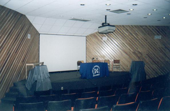 Auditorio de los Talleres de Comunicación, lugar recurrente para presentar los resultados de los Trabajos Terminales de Investigación